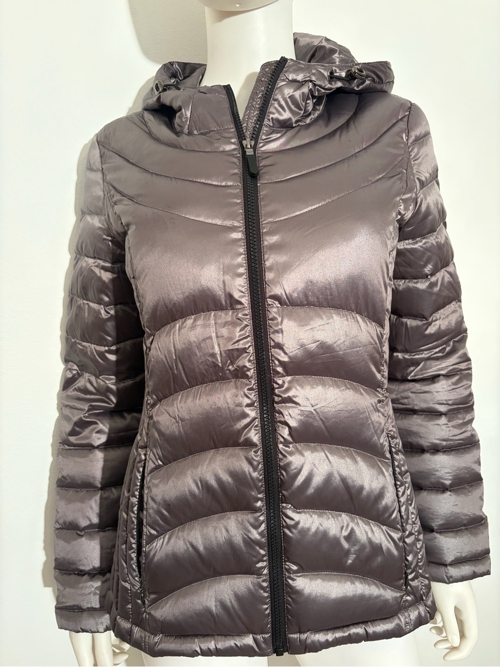 #968 Andrew Marc Metallic Gray Hooded Quilted Puffer Jacket Duck Down. Packable